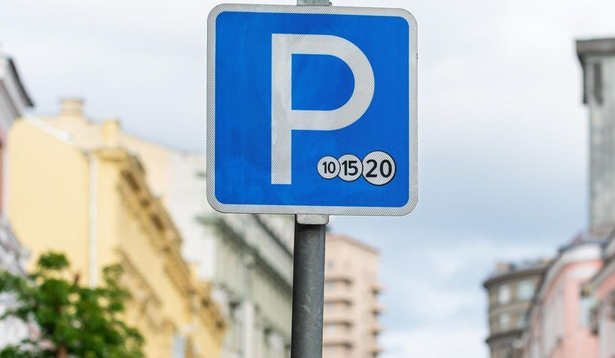В Омске предложили ввести штраф 3 500 рублей за неоплаченную парковку