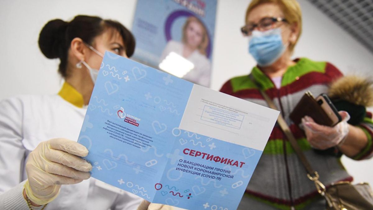 Омский Минздрав подтвердил факт продажи поддельных сертификатов о прививках медицинскими работниками