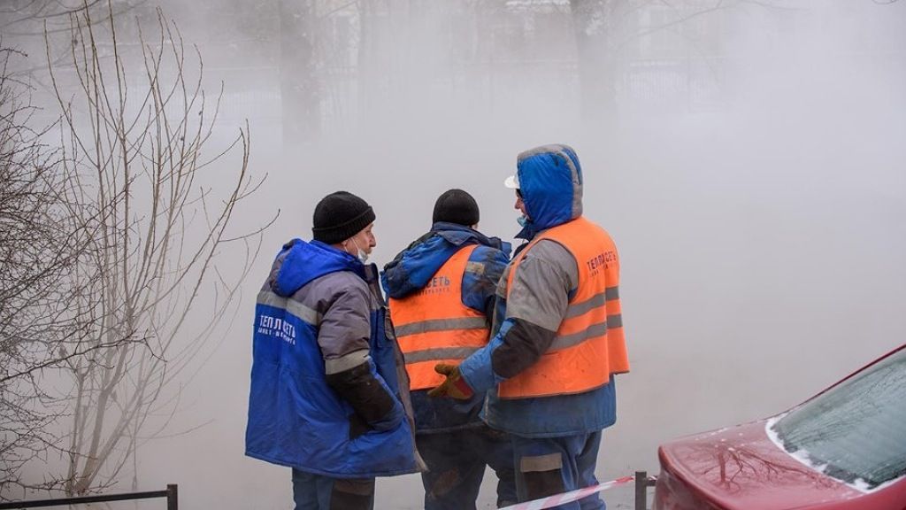 За сутки на проспекте Кузнецова в Петербурге дважды прорвало теплосети