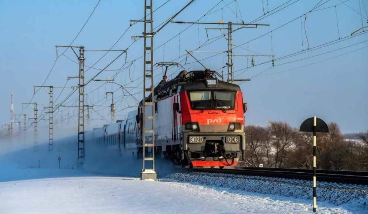 Дополнительные поезда из трех регионов запустят в Петербург в новогодние праздники