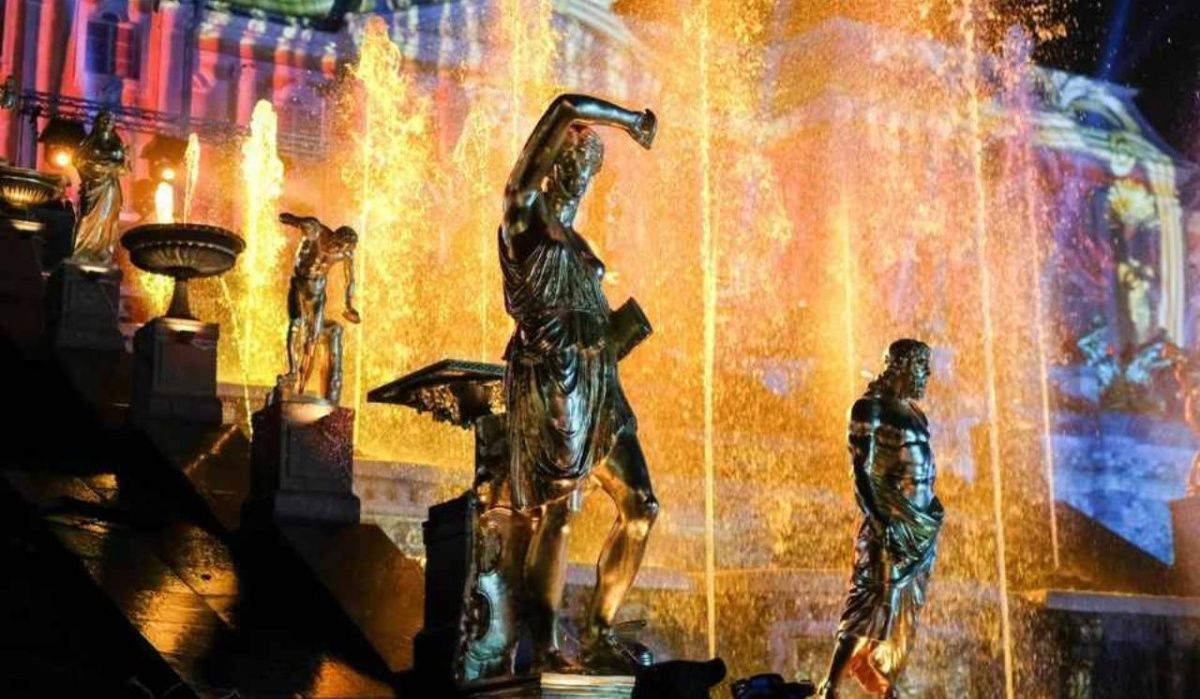 В Петергофе официально завершен сезон работы фонтанов