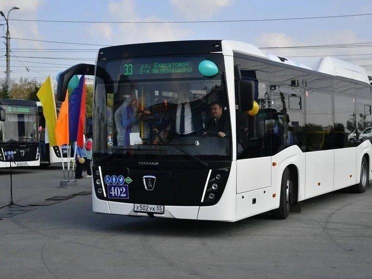 Жителей Омска начнут обслуживать утепленные автобусы
