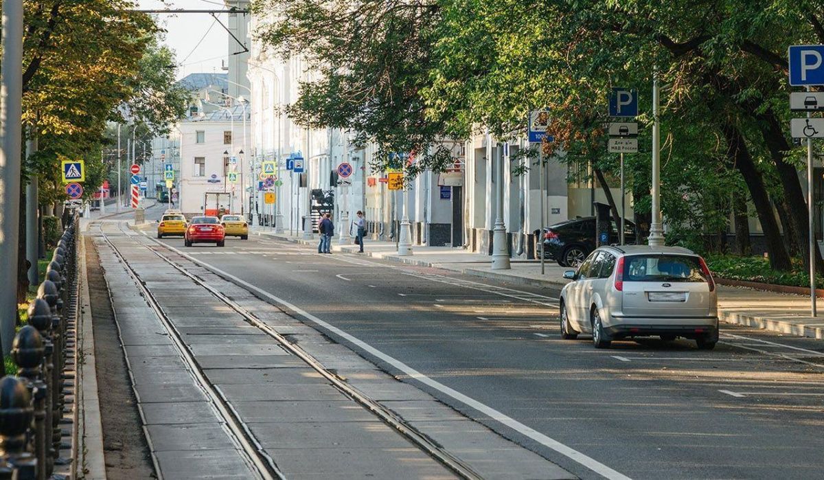 Реконструкция трамвайных путей началась на Тургеневской площади Москвы