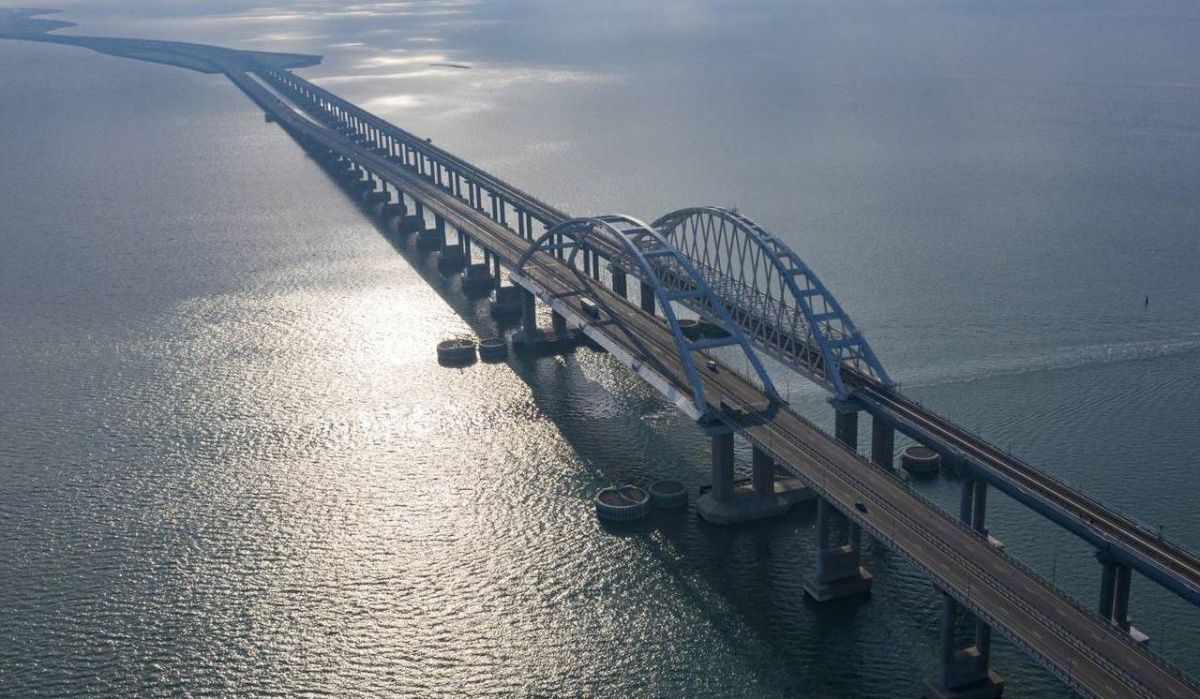 Автотранспорт временно не сможет проехать по Крымскому мосту