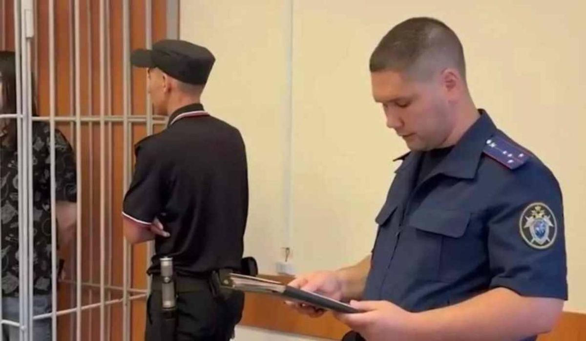 Суд заключил под стражу шестую обвиняемую в убийстве студента в Омске