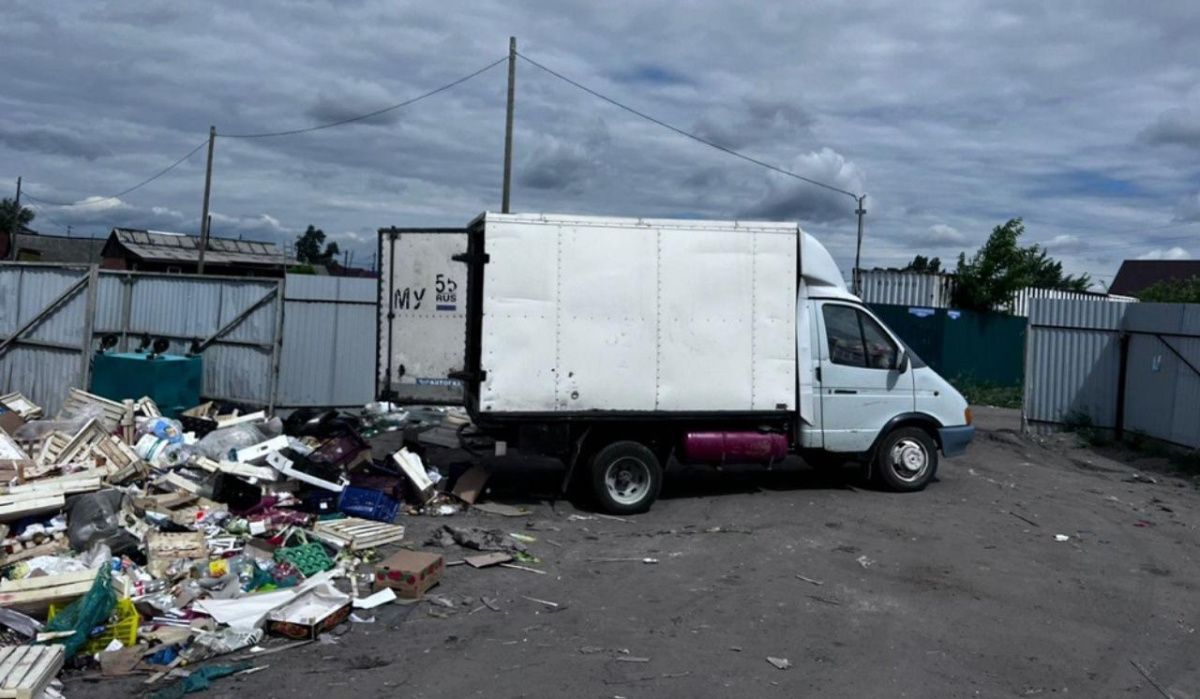 В Омске оштрафовали бизнесмена за вывоз мусора в неположенном месте 