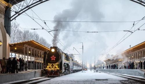 В Санкт-Петербурге начал работу поезд Деда Мороза