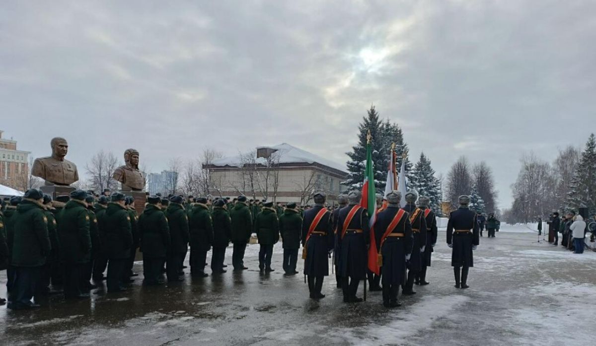 В Казани наградили курсантов-участников спецоперации