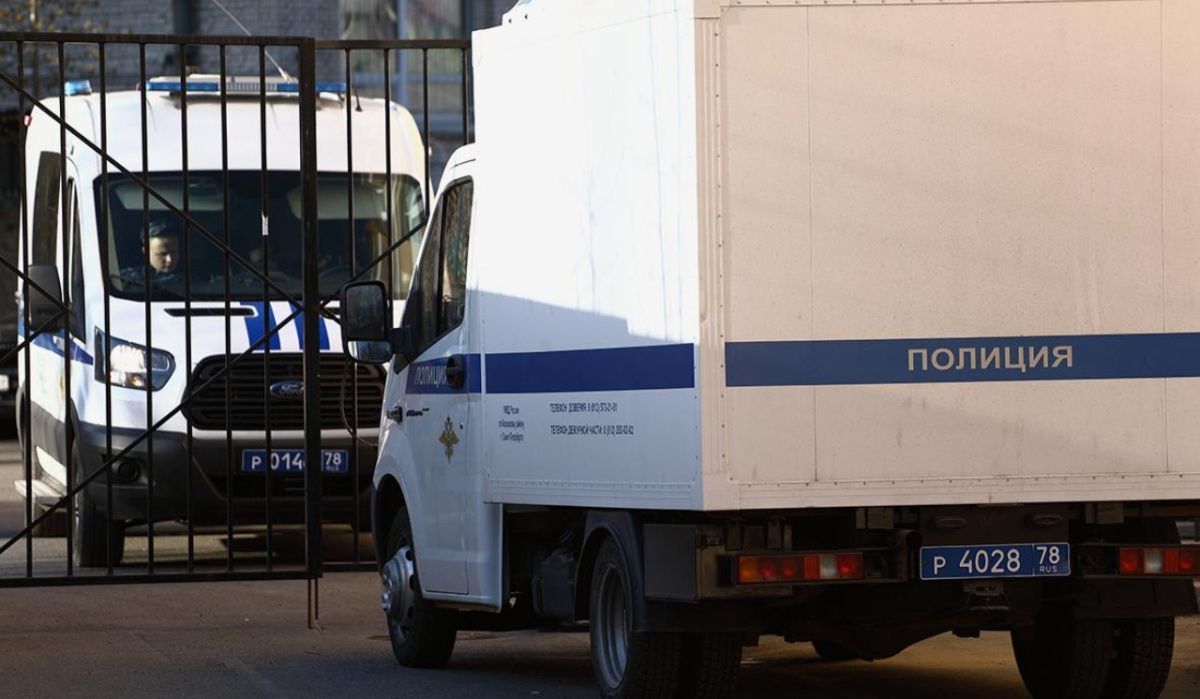 В Петербурге арестован учитель по делу о сексуальной связи с ученицей