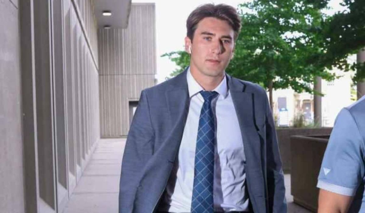 Хоккеист, оправданный по делу об изнасиловании, вернулся в "Авангард"