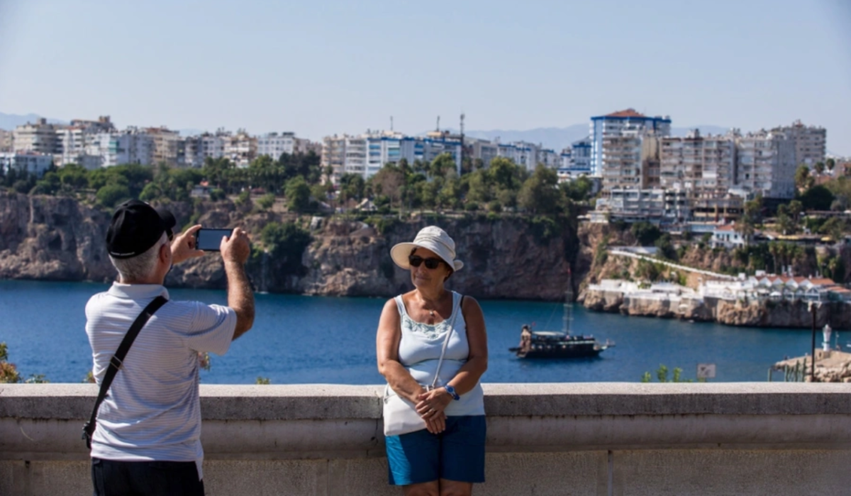 АТОР опровергла слухи о массовых заболеваниях туристов в Турции