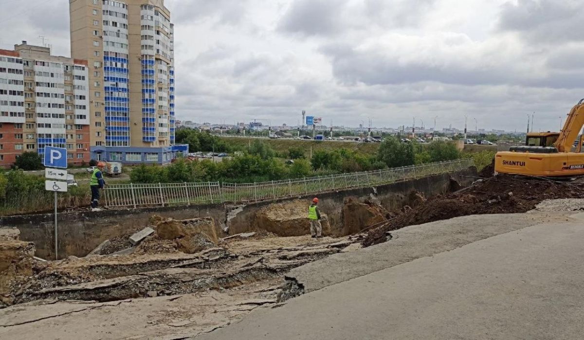 Власти Омска предупредили о риске разрушения многоэтажки