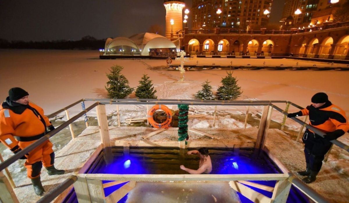 Безопасность в местах Крещенских купаний в Москве обеспечат 1,4 тысячи спасателей