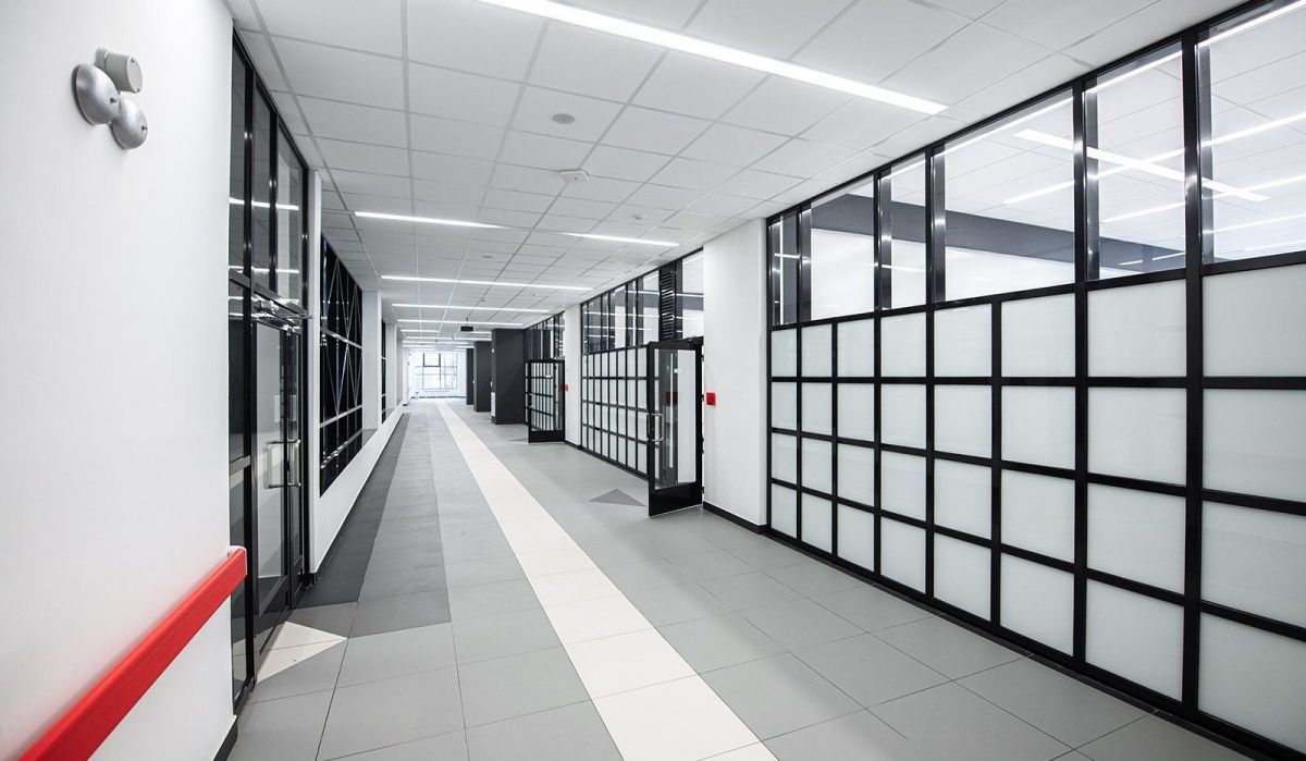 Инвесторы возводят в Москве 194 объекта образования и здравоохранения