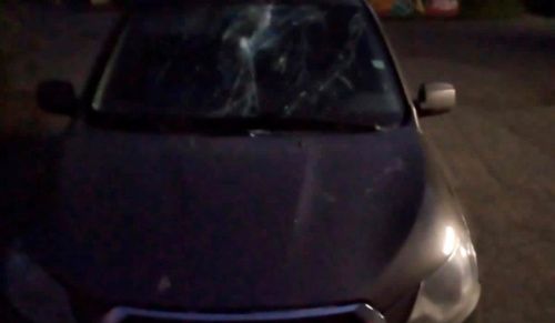 В Омске мужчина разбил электросамокатом такси