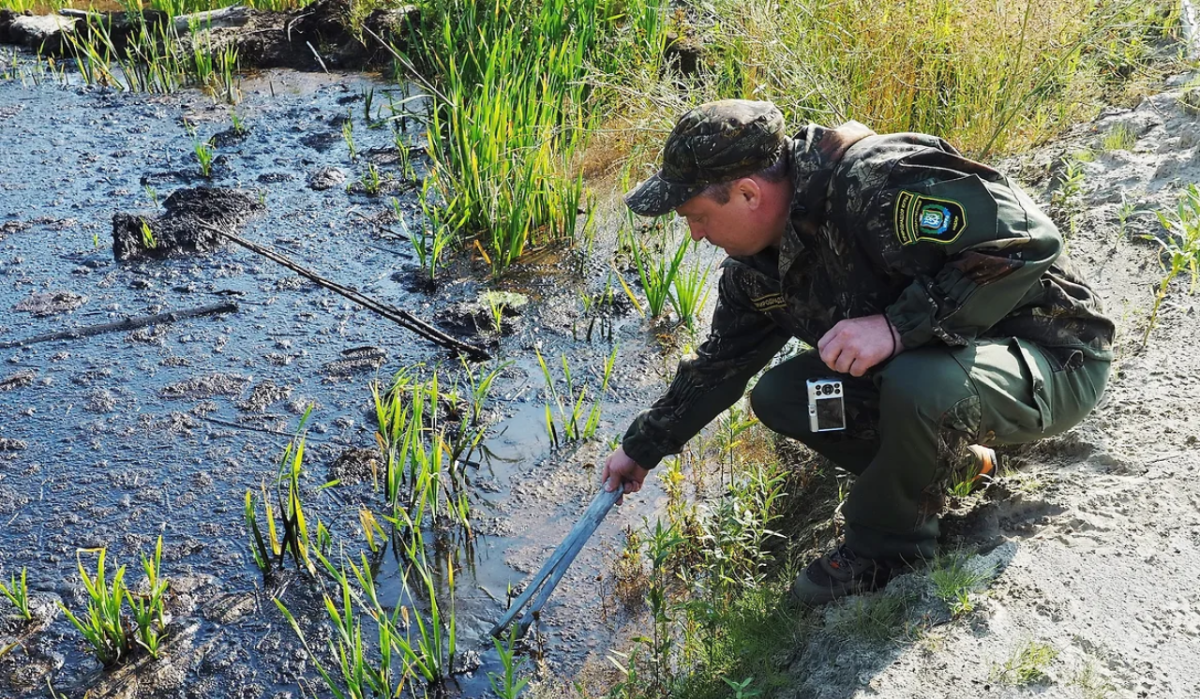 После разлива нефтепродуктов на реке Старковка в Ижевске объявили ЧС