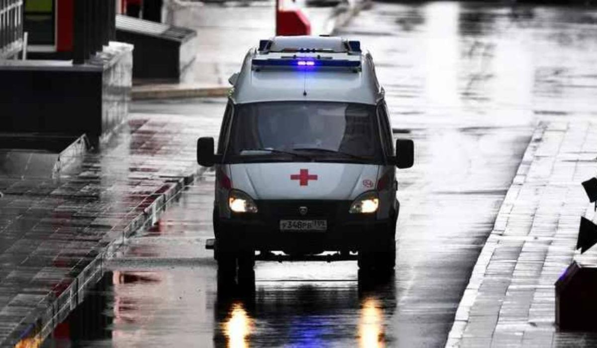 В Омске водитель Renault сбил двух детей на велосипеде