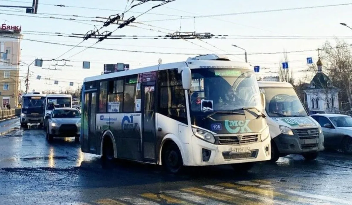 В Омске популярные автобусные маршруты стали магистральными