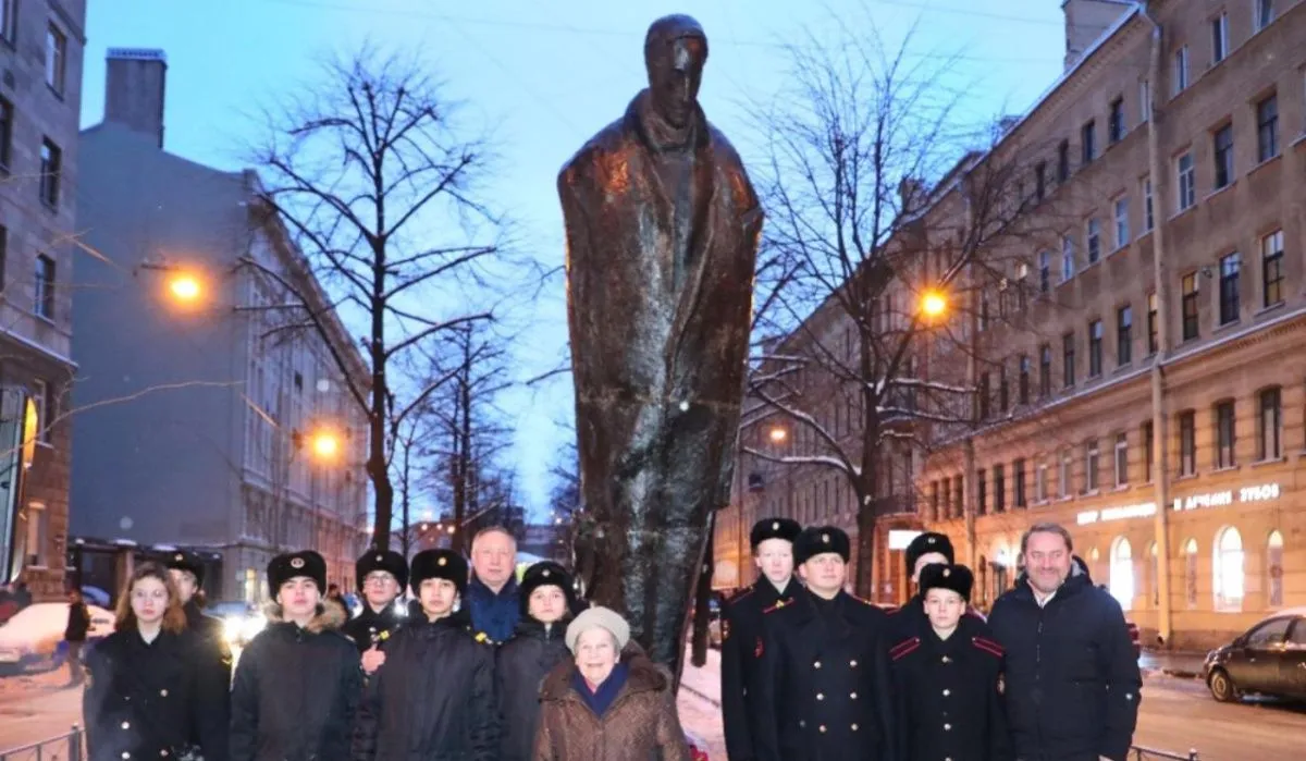 В Санкт-Петербурге открыли памятник Александру Блоку