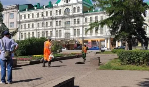 В Омске после празднования Дня города с улиц вывезли 40 тонн мусора