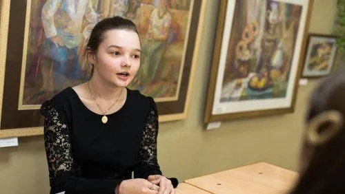 В Омске открылась персональная выставка юной художницы
